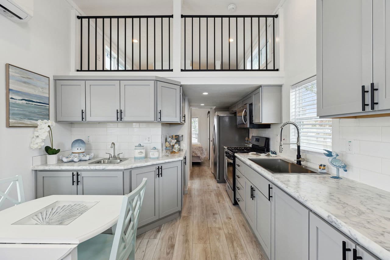 Aps 528-sl 070 interior home features