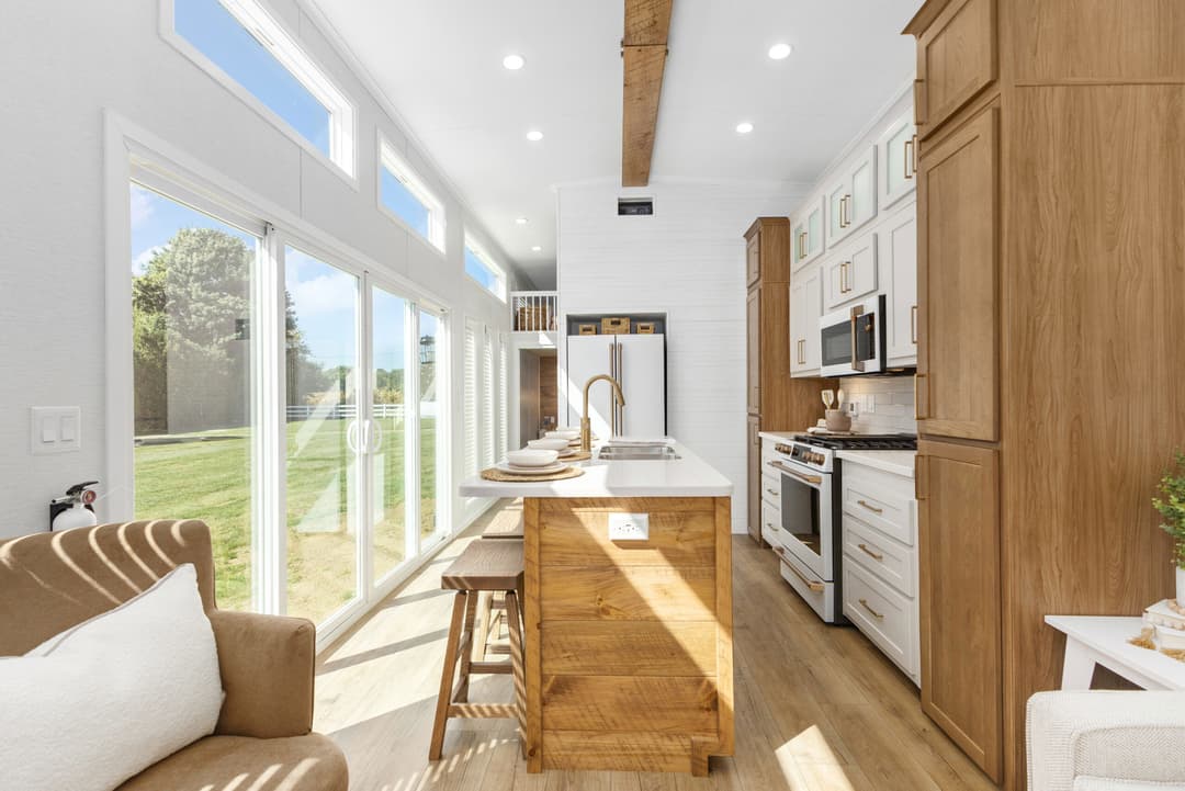 Island 6449 interior home features