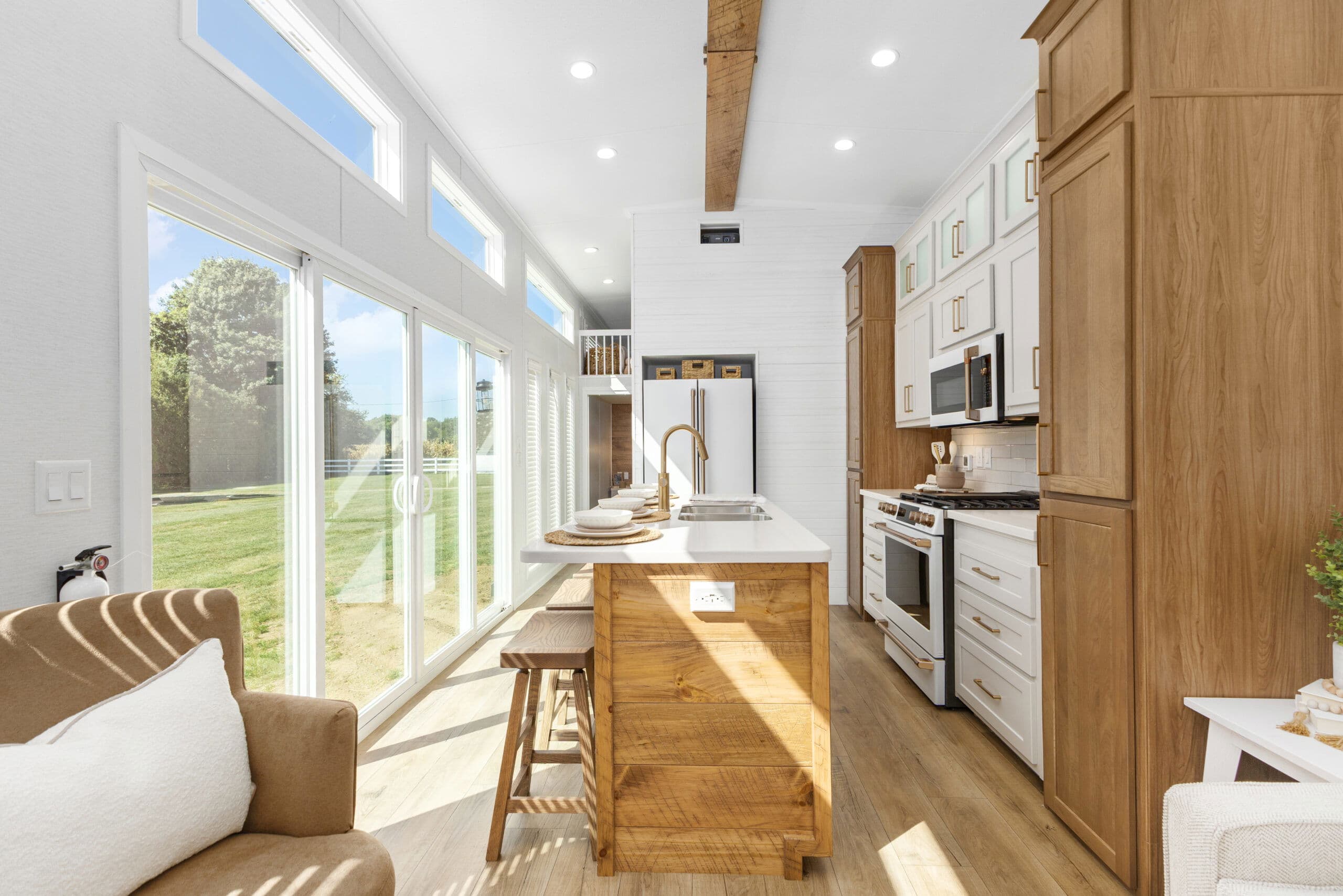 Island 6449 interior home features