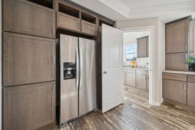 Pinot kitchen home features