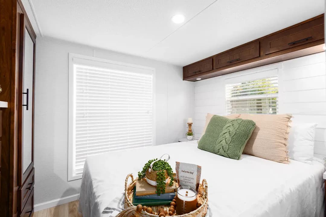 Island 6265kr bedroom home features