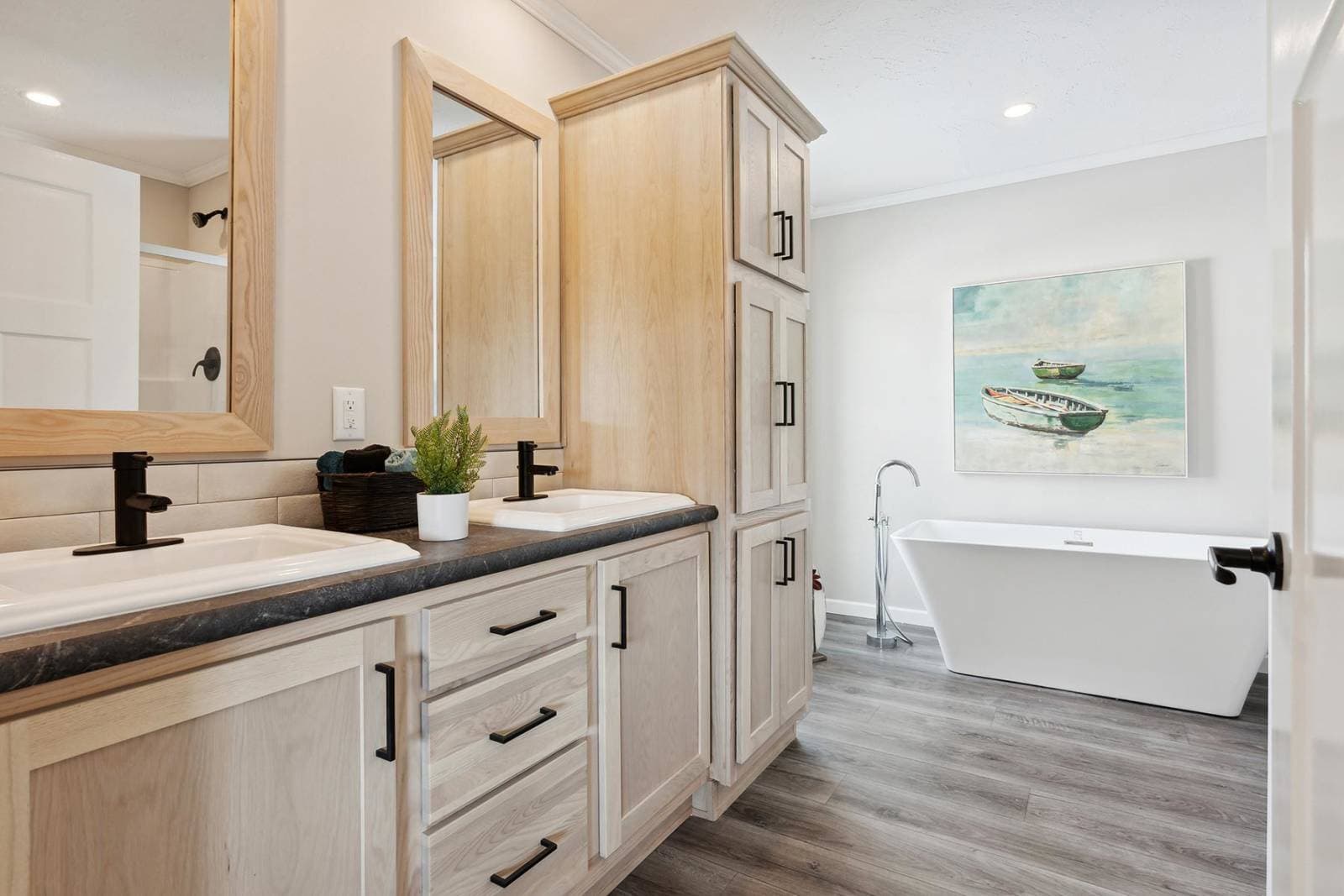 N620 bathroom home features