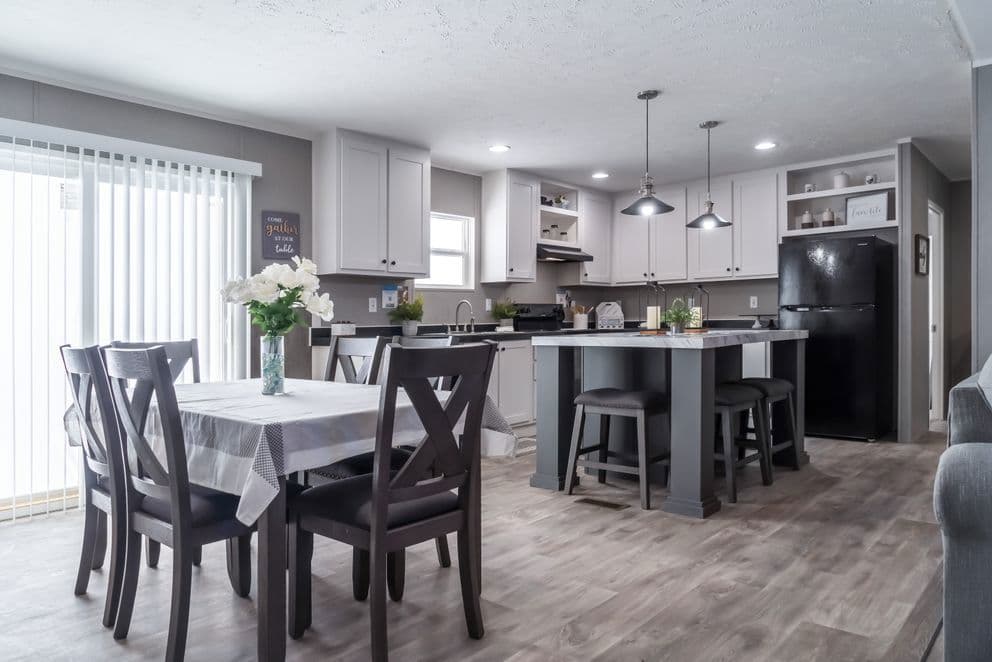 Tradition 52b kitchen and interior home features