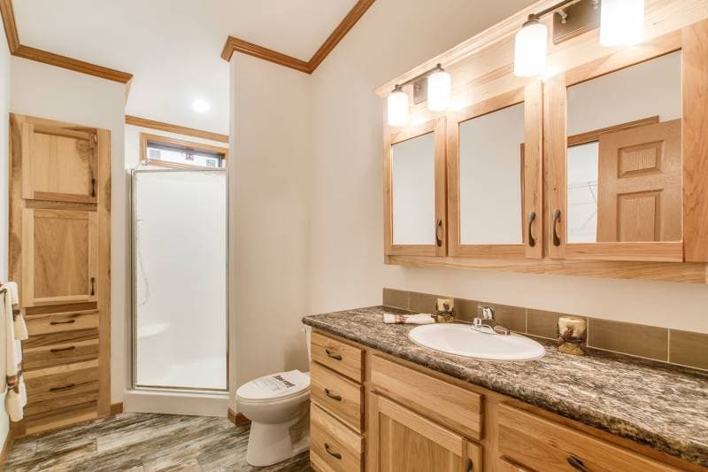 Wood manor d500 bathroom home features