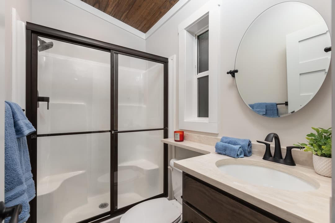 Kinlock bathroom home features