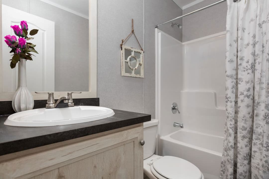 Sapphire 76 bathroom home features
