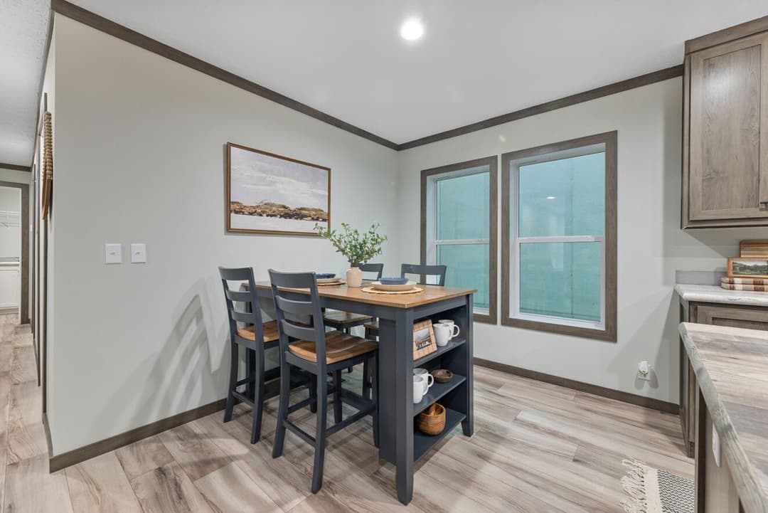 Hemos 28524b interior home features