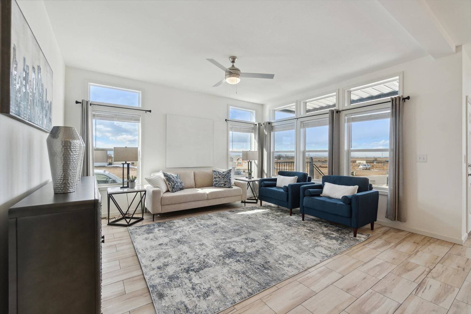 Nova-l interior home features