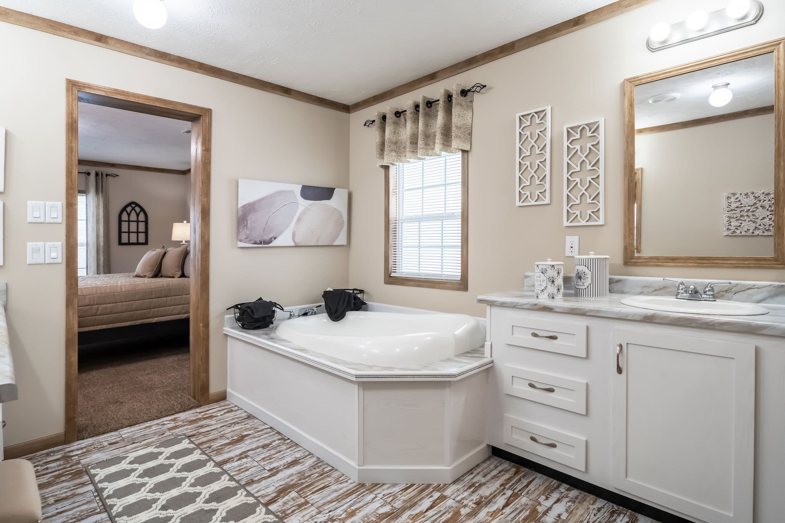 Md-49-32 bathroom home features