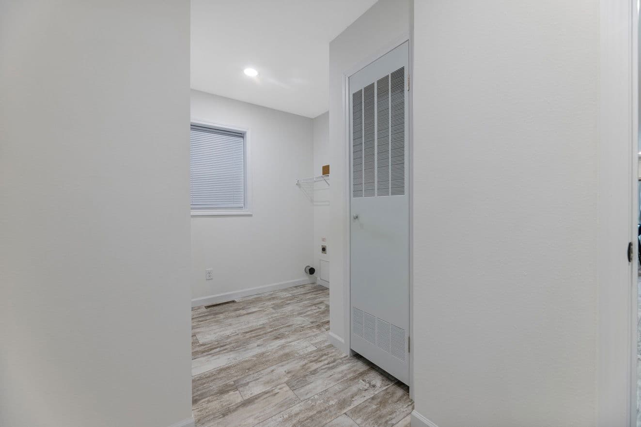 The mille lacs 184051 interior home features