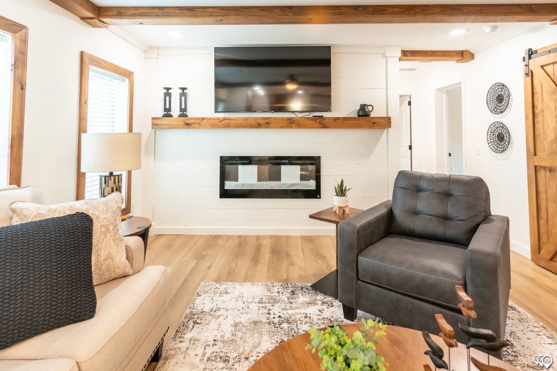 Pri3280-2071 interior home features