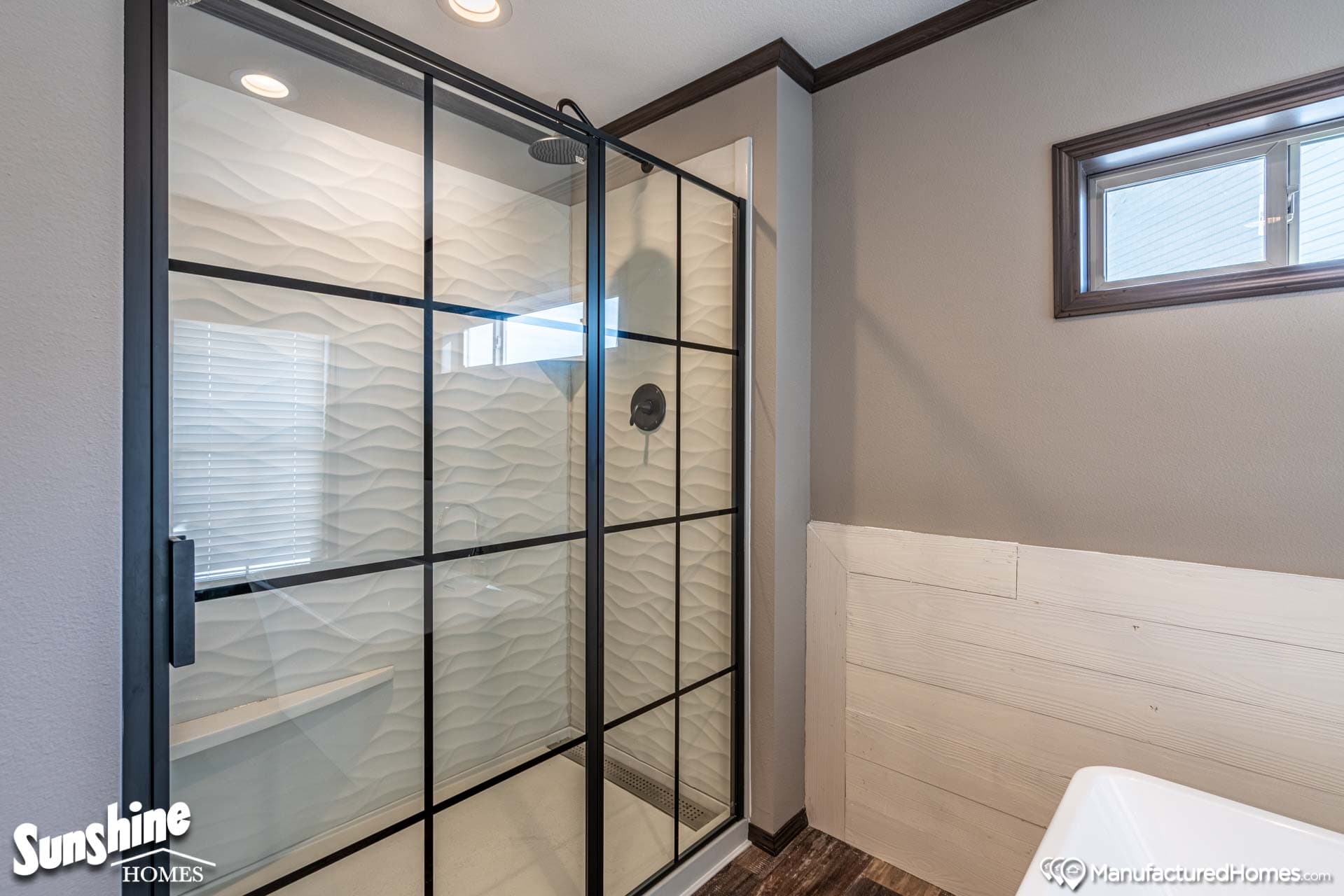 Pri2868-2027 bathroom home features