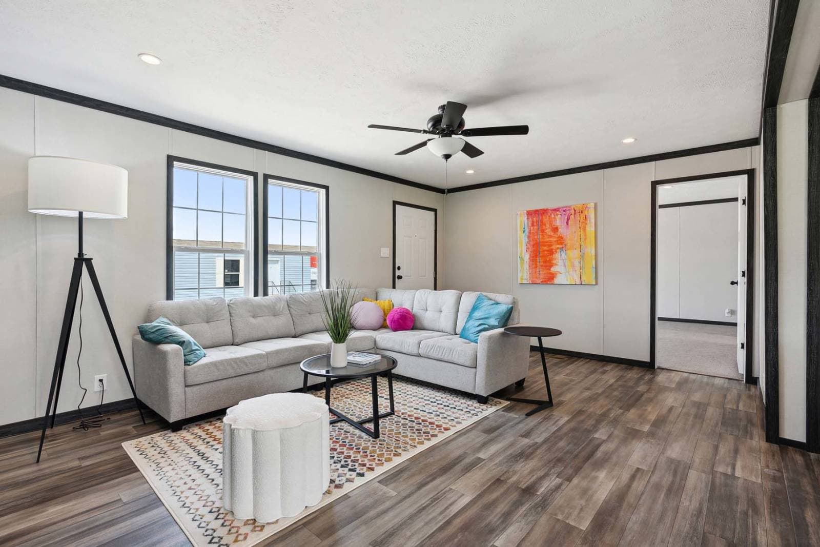 Clinch living room home features