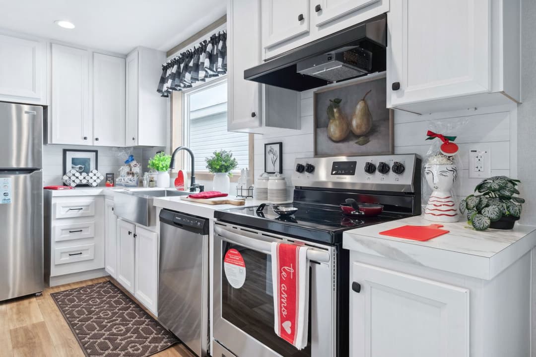 The real deal kitchen home features