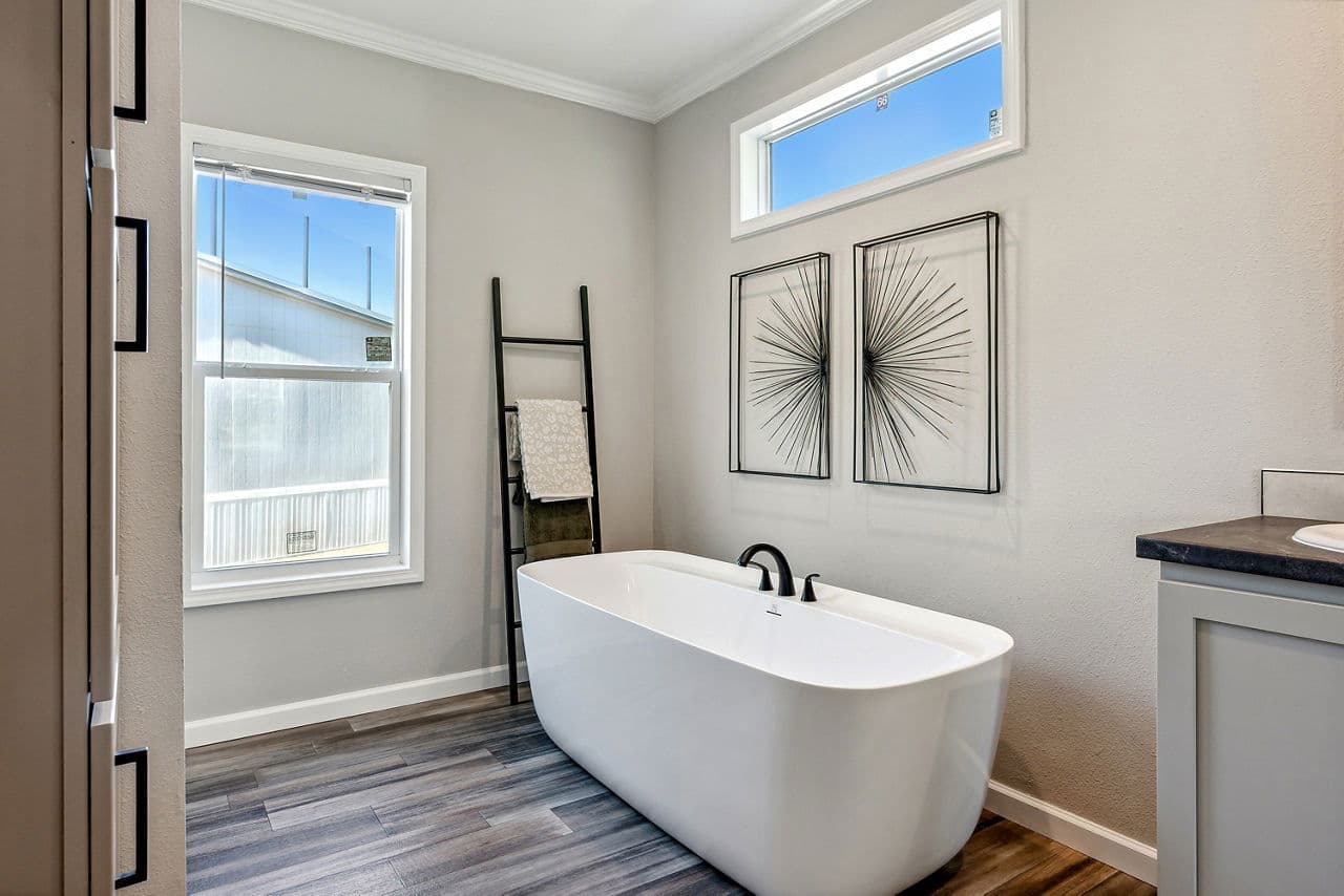 Innovation 3268h bathroom home features