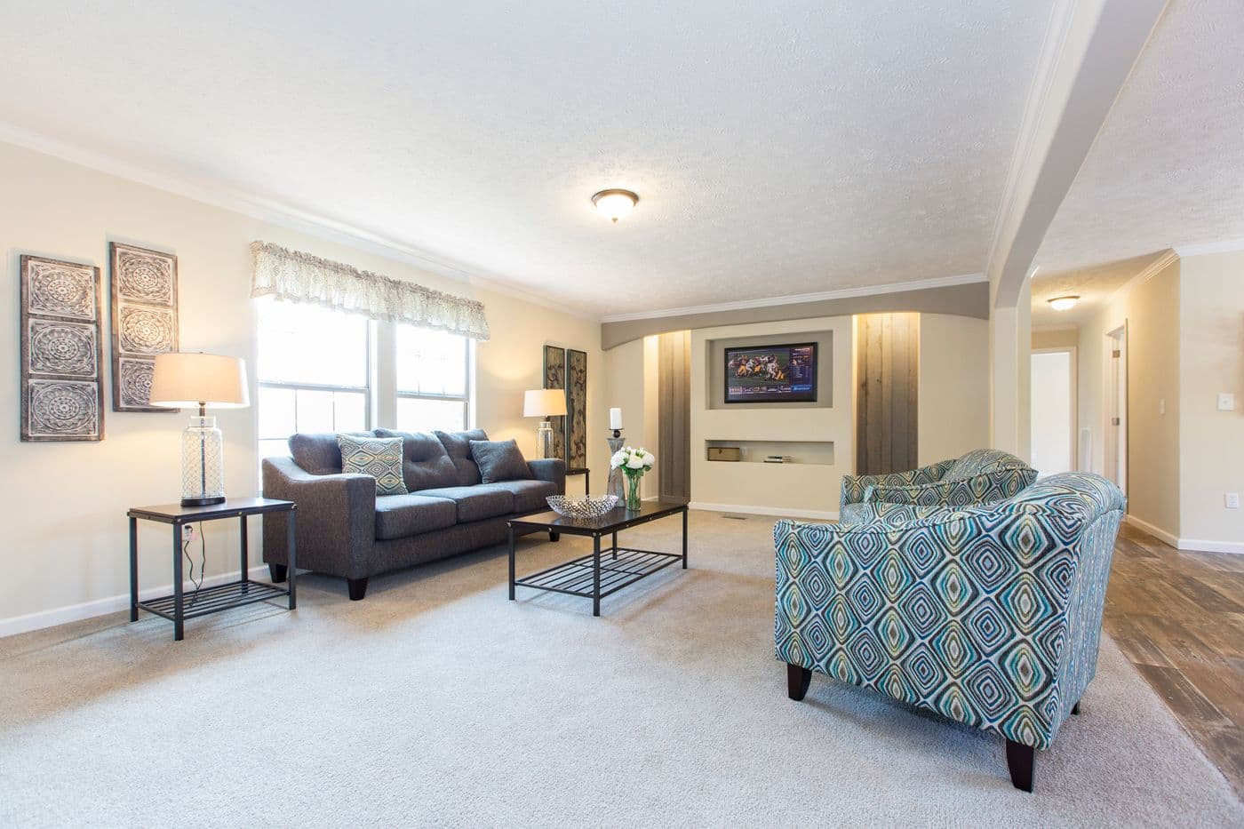 Woodbridge i interior home features