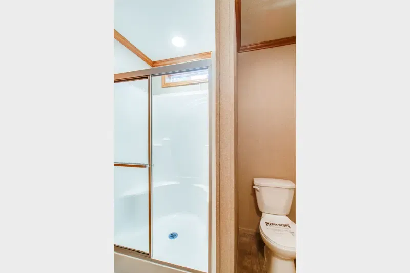 Arlington 2214 bathroom home features