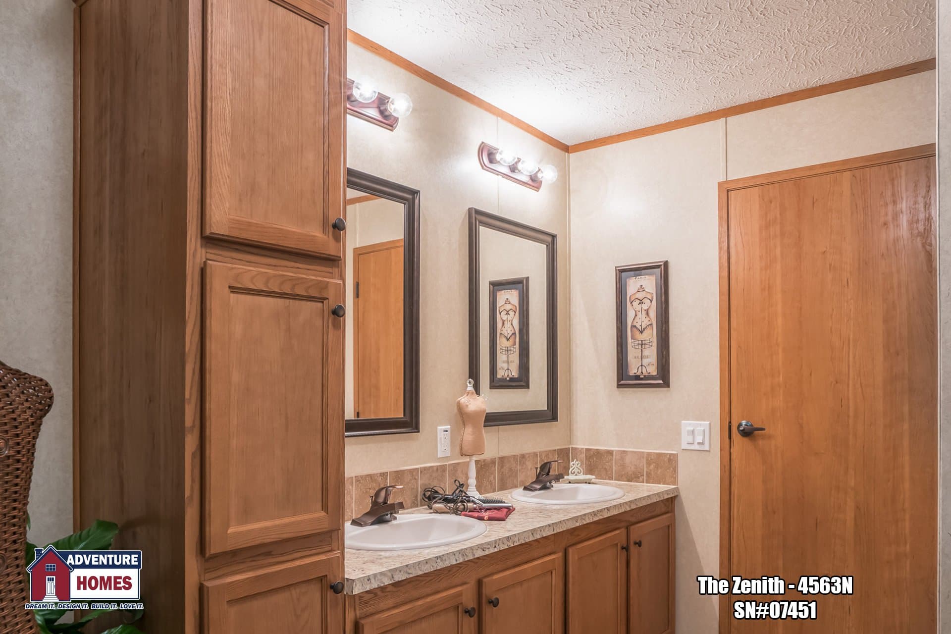 Zenith | 4563n bathroom home features