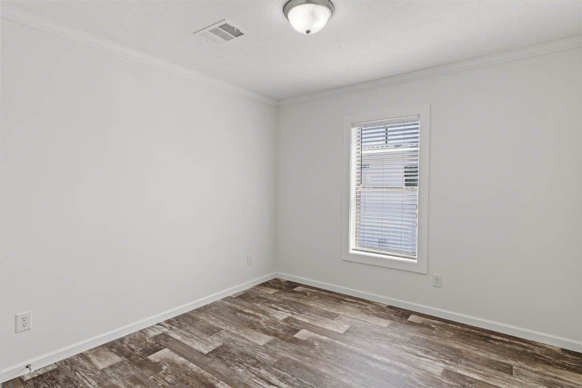 Mchann bedroom home features