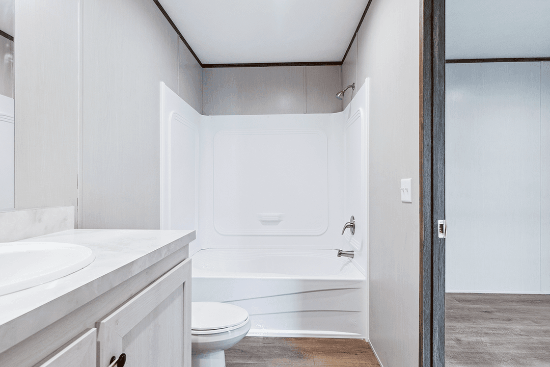 Homestead 16562a bathroom home features