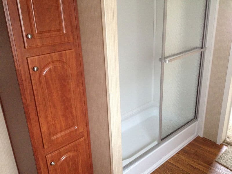 Scott 2852 bathroom home features