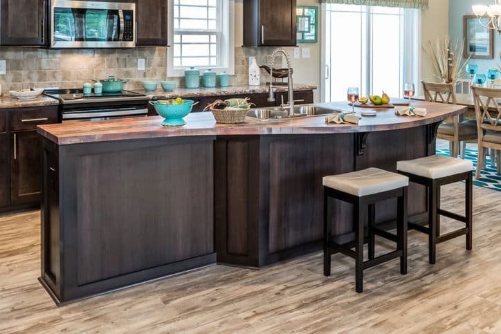 Oakmont 42623a kitchen home features