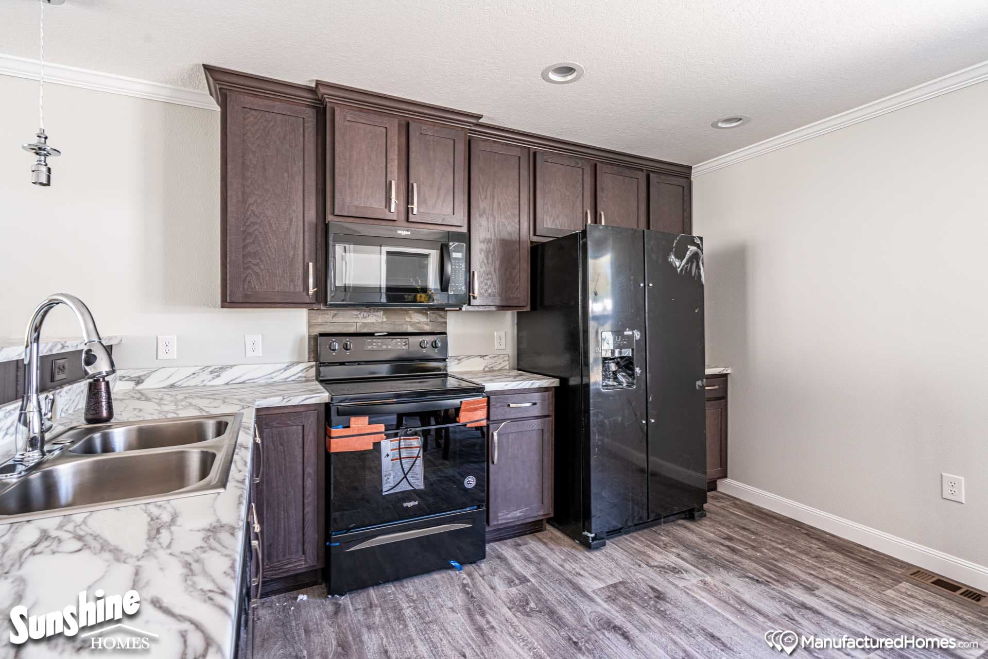 Pri3252-2001 v2 kitchen home features