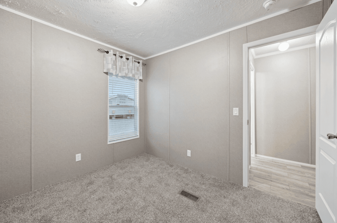 Md-116 lakeside bedroom home features