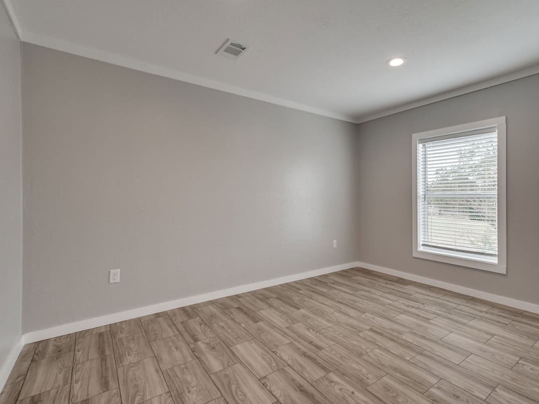 28603n bedroom home features