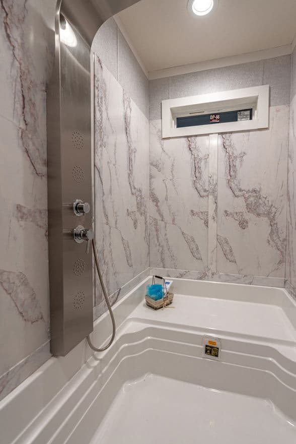 Magnum 30764m bathroom home features