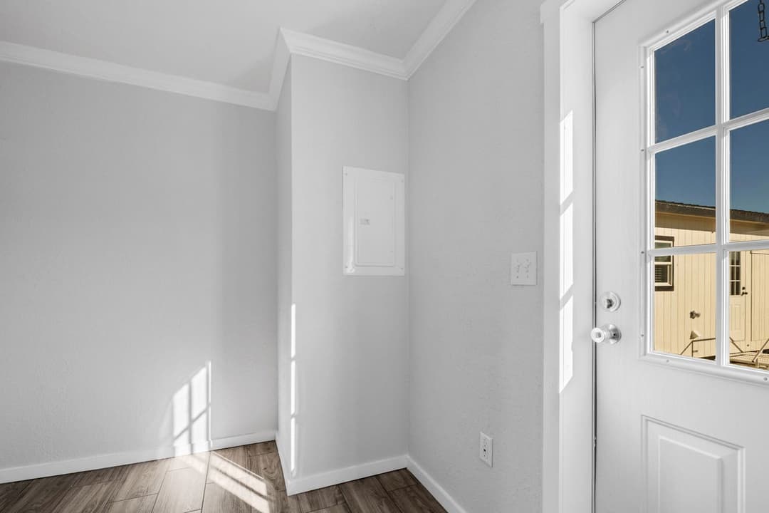 Topaz 28764a interior home features