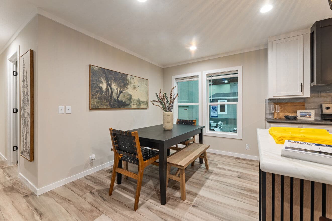 Atmos 28603n interior home features