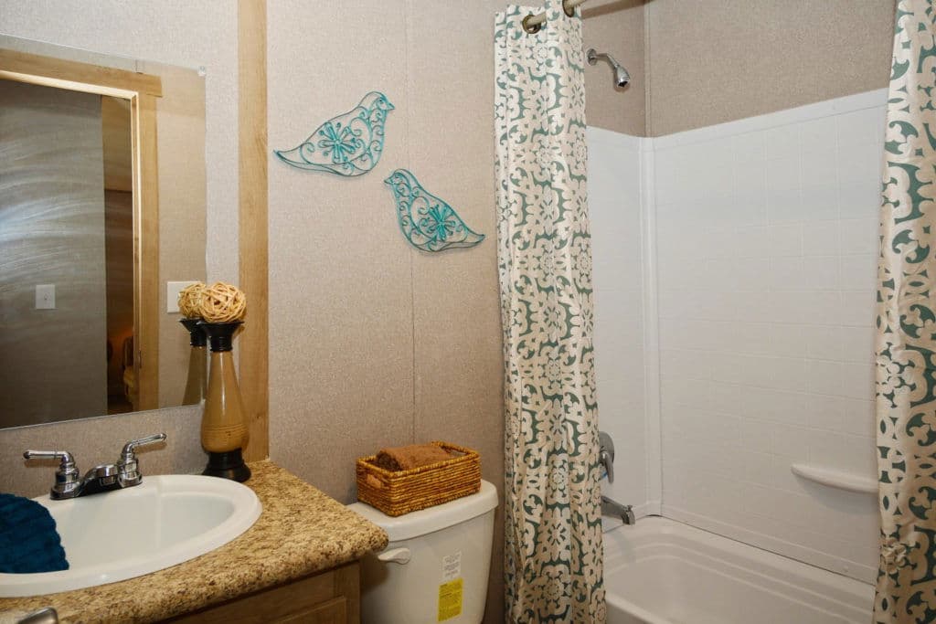 Taurus 9366 bathroom home features