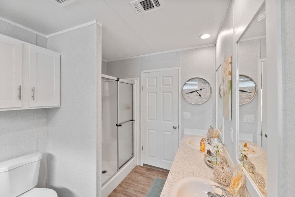 Pinnacle 28603p bathroom home features