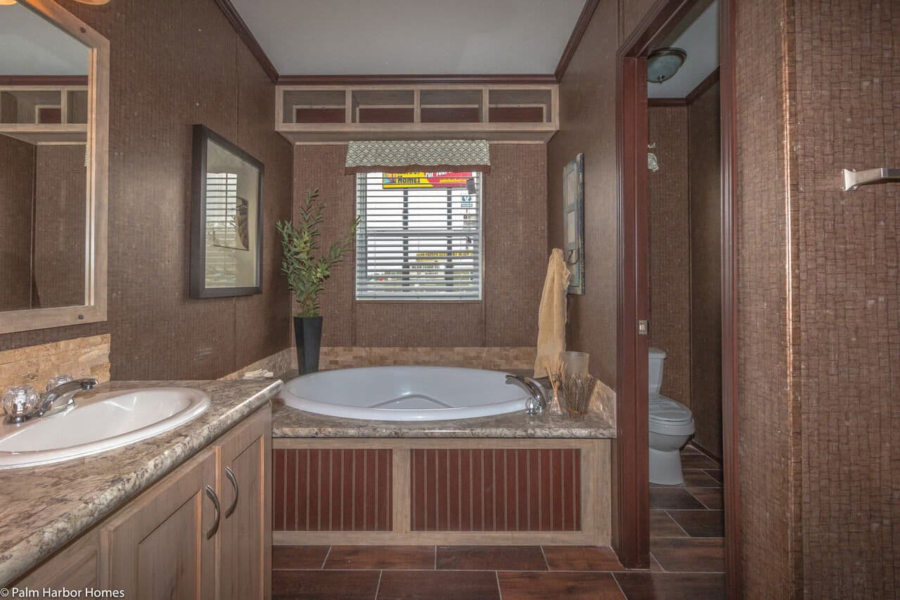 Great escape 28603g bathroom home features