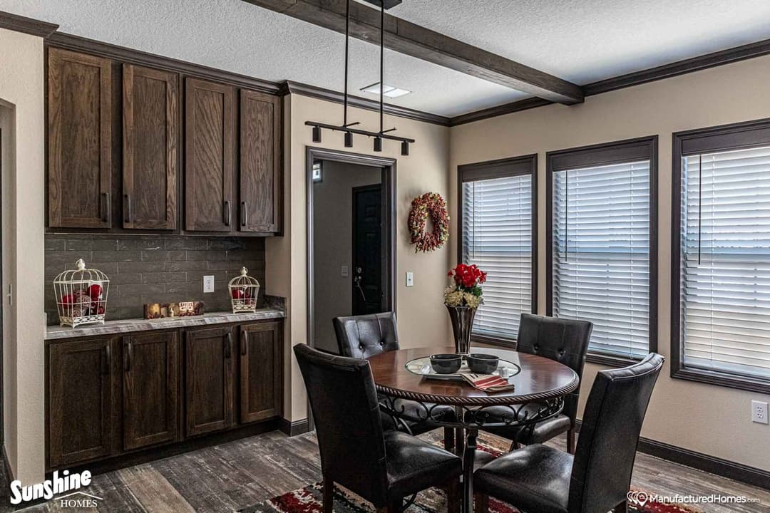 Pri3268-2004 interior home features