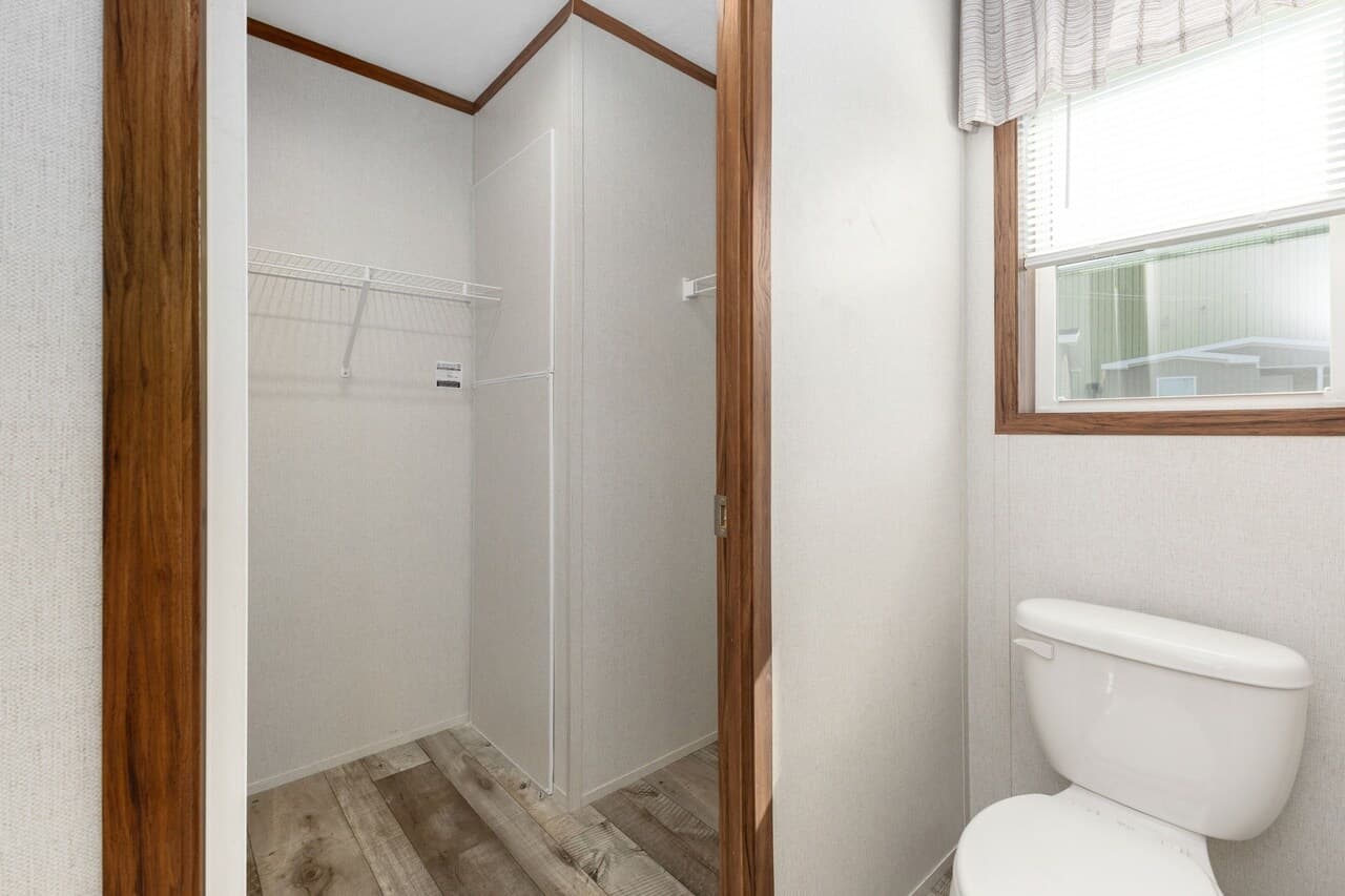 Elite 2 bathroom home features