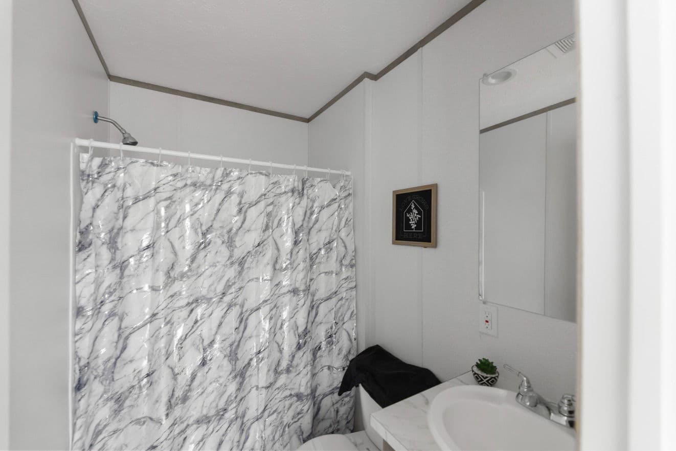 Phoenix 16763a bathroom home features