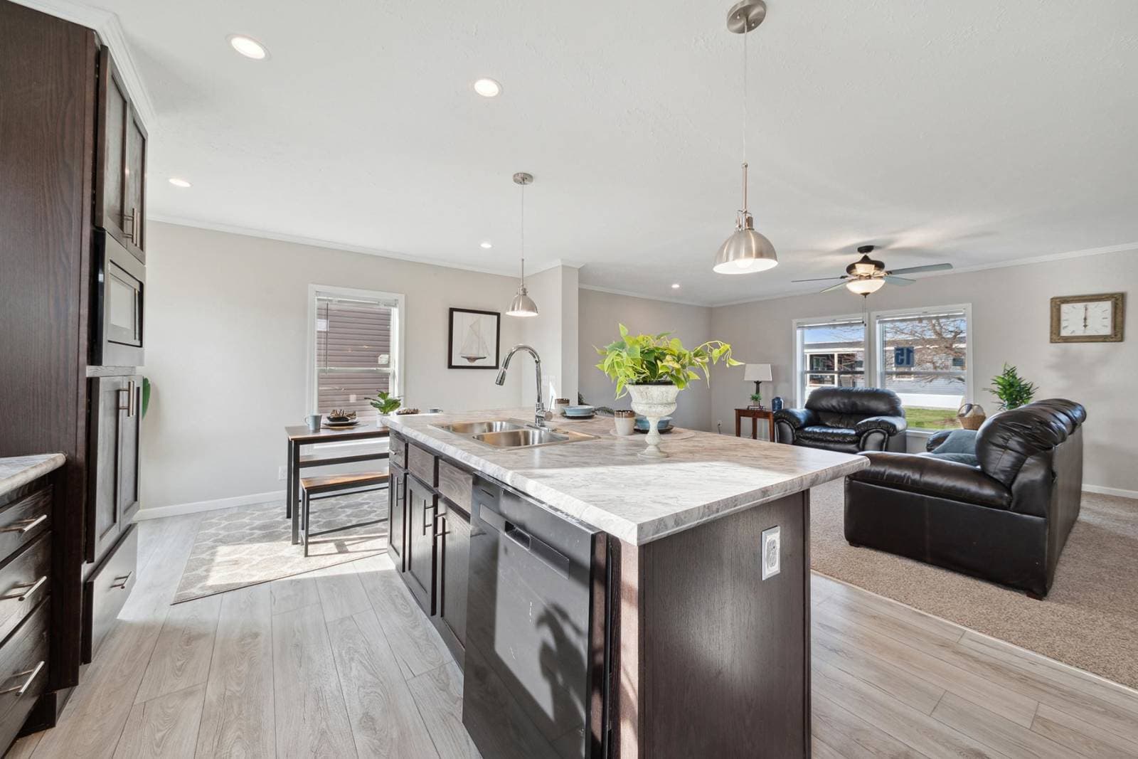 N656 kitchen home features