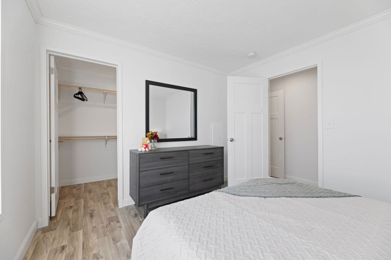 The sugar run duplex interior and bedroom home features