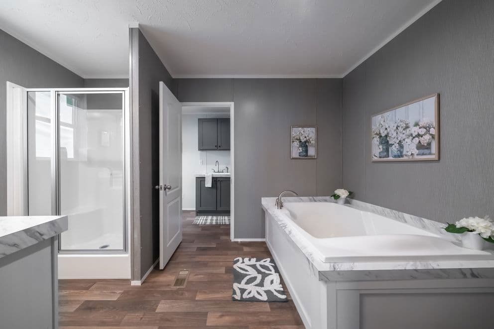 Tradition 3268b bathroom home features