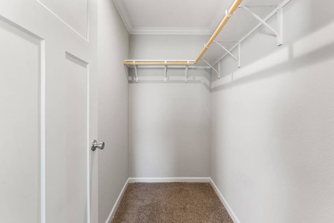 Titan extreme 2856h interior home features