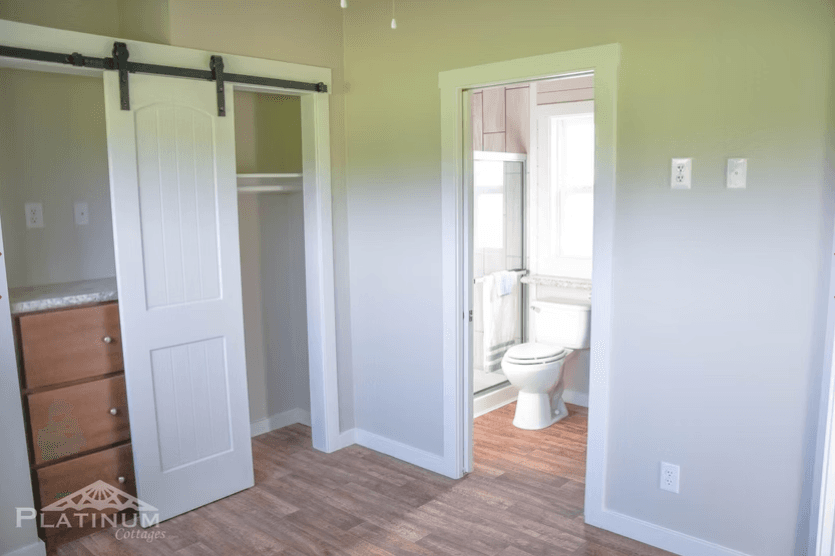 Sparrow bedroom home features