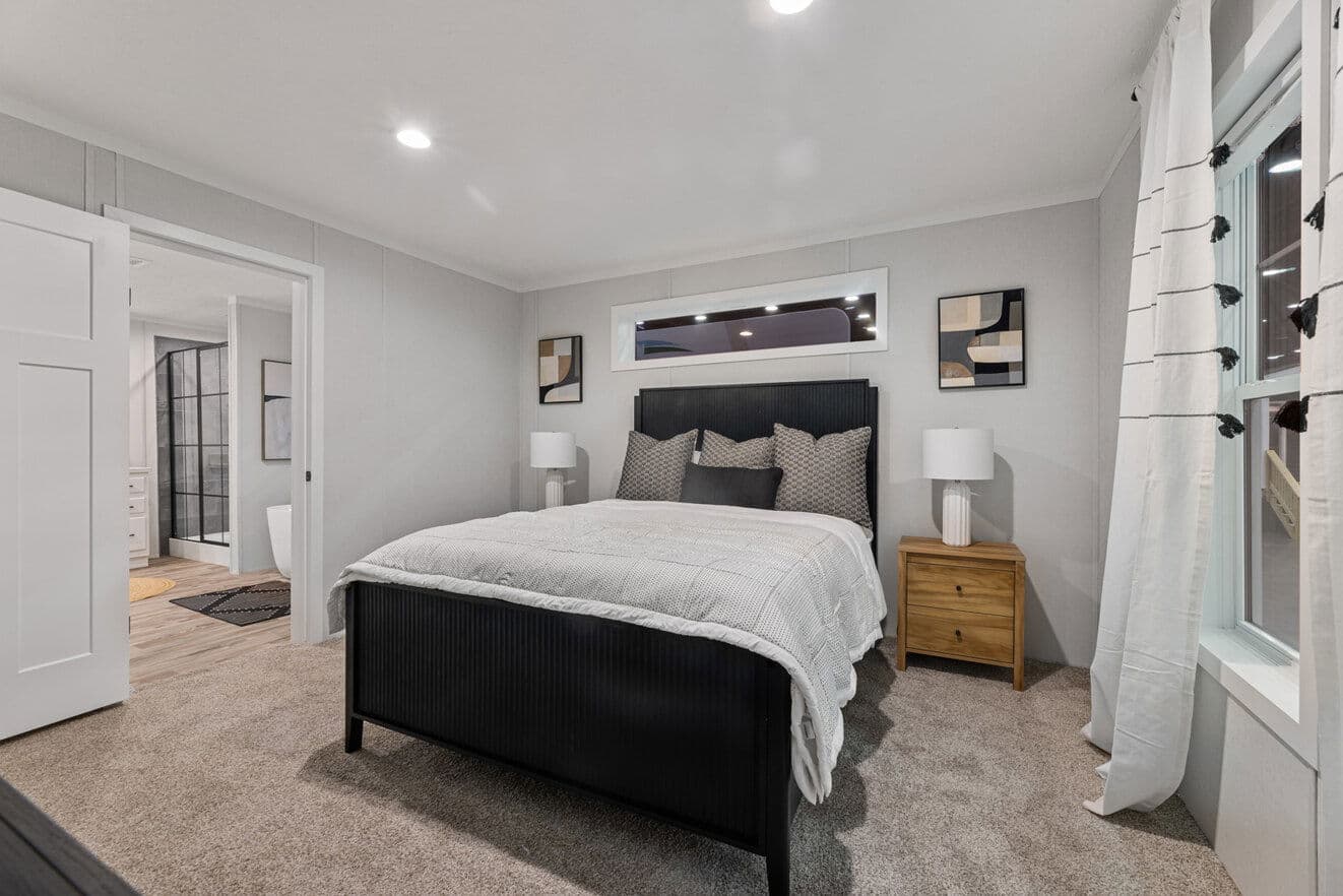 Vivid 28603n bedroom home features