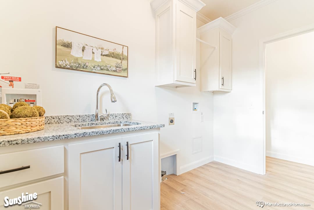 Pri3284-2058 bathroom home features