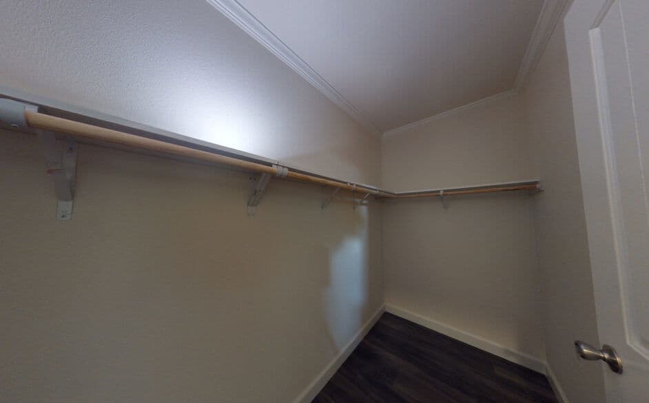 Reserve s56j bedroom home features