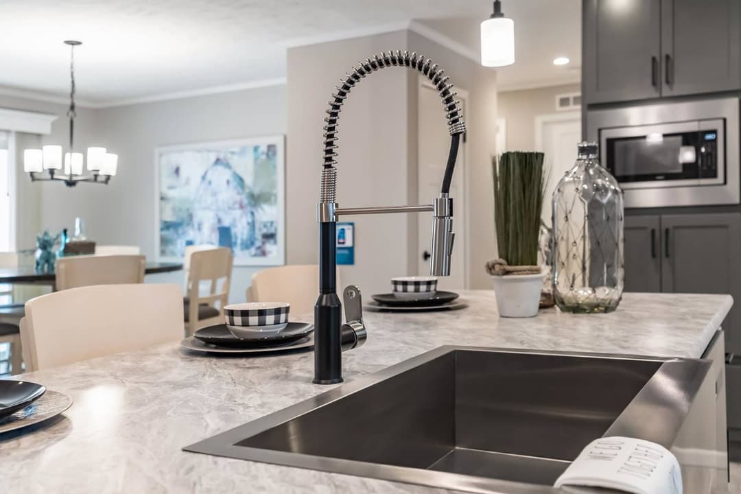 N611 kitchen home features