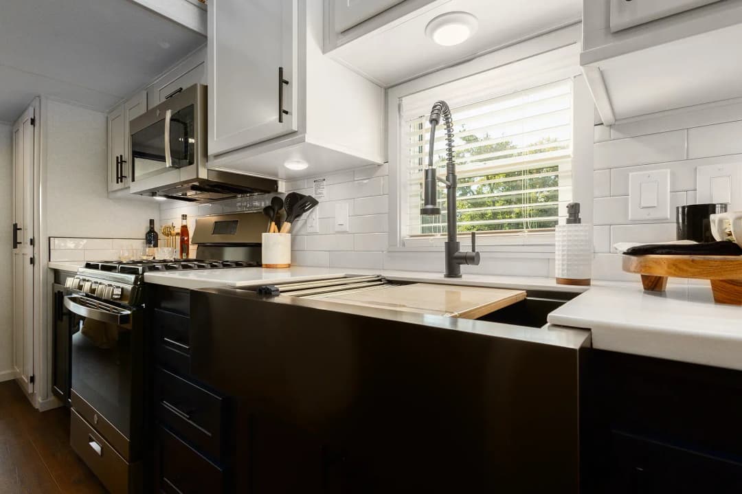 Eldorado 9033 kitchen home features