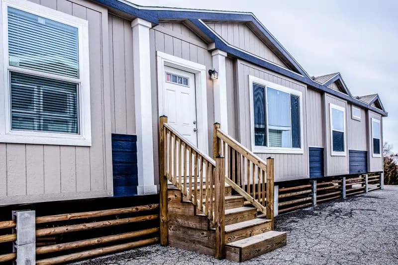 Skyliner 6334b elevation and exterior home features