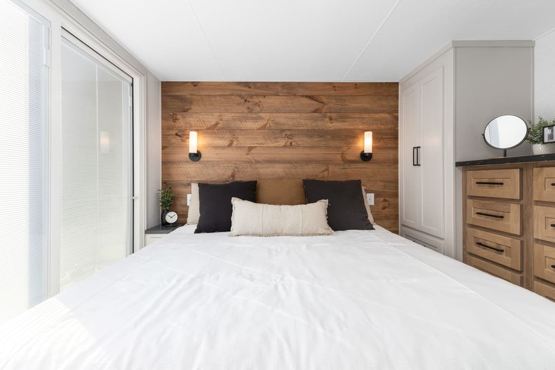 Eldorado 9099pwd bedroom home features